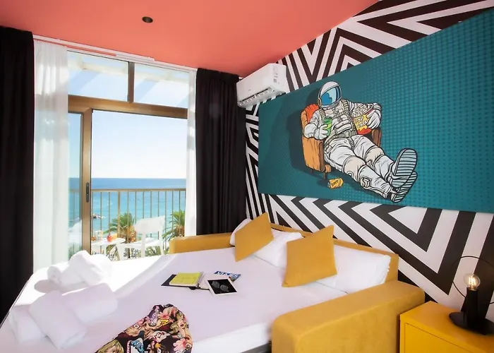 Hotel Casual Pop Art 3*